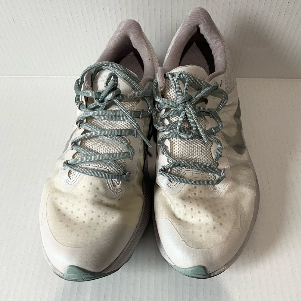 NIKE- Gray White and Green Athletic Shoes Size 9.5 - Picture 4 of 5
